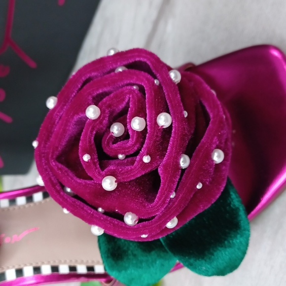 Betsey Johnson Carlos Fuchsia Heel NIB - Picture 2 of 11